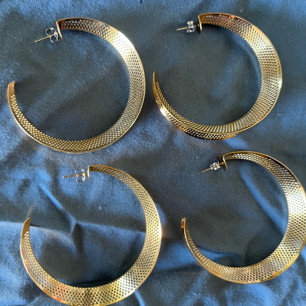 Chic Gold Textured Hoop Earrings